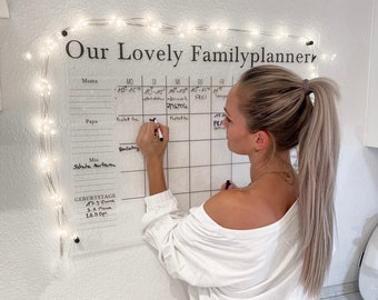 4 Namen Familienplaner | Planer für vier Personen | Personalisierter Monatsplaner aus Acrylglas | Familienkalender für die Wand