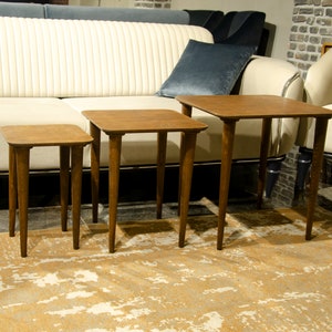 Here’s Square Walnut Wood Nesting End Table Set of 3! This Small Side Coffee Table will be absolutely fantastic Furniture Decor in your home. Your living room underwent a transformation with the addition of a Mid Century Modern style