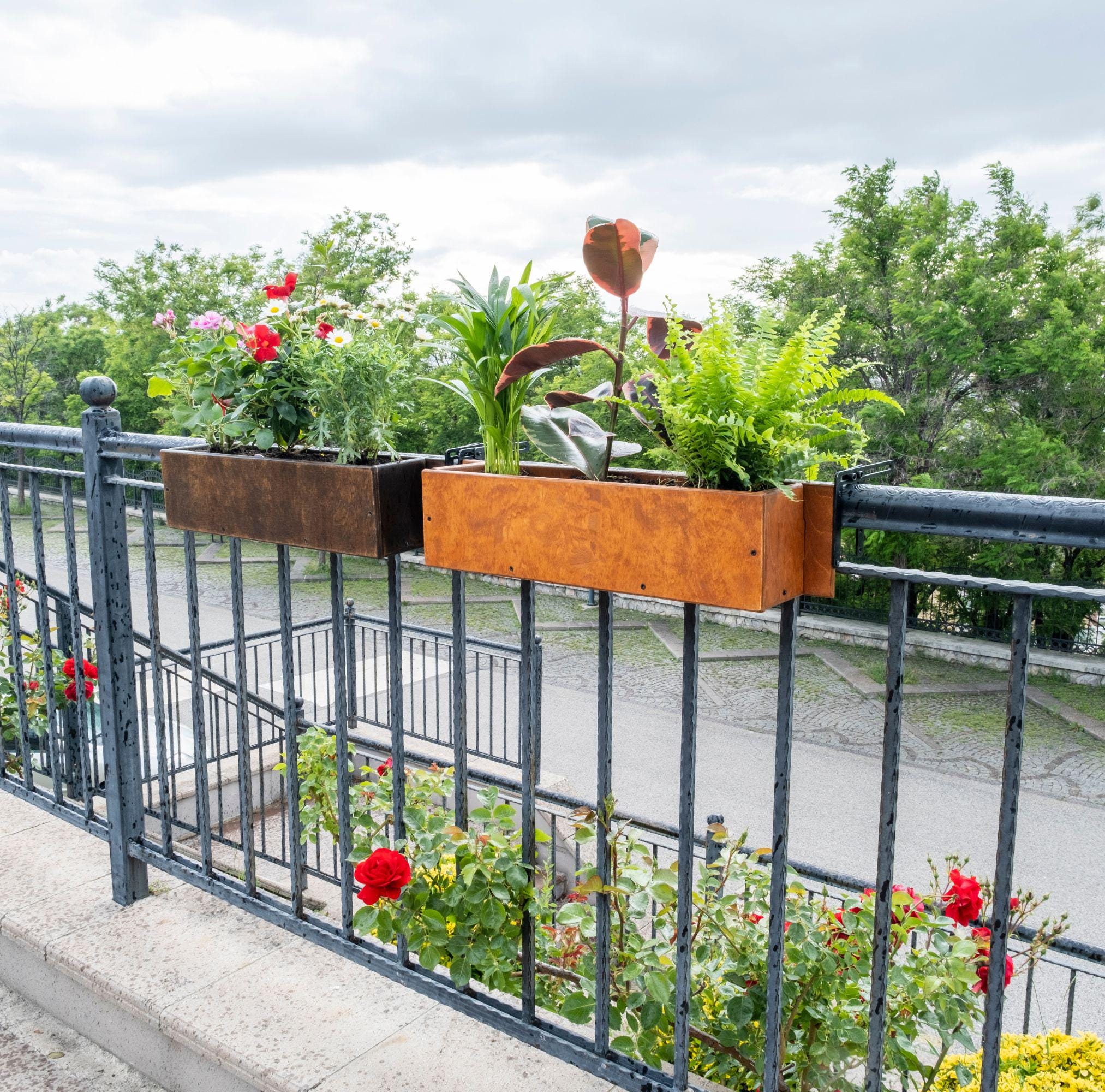 Partial Sun Railing Box Wooden Railing Planter Box for Balcony, Rectangle Garden Planter With ...