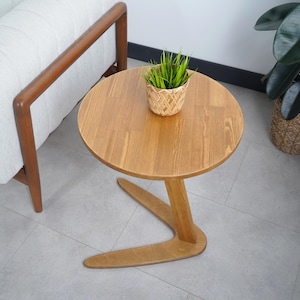 C Shaped End Side Table, Oak Wood Small C Coffee Table for Sofa, Midcentury Modern End Table, Spacesaving Round Drink Table for Livingroom