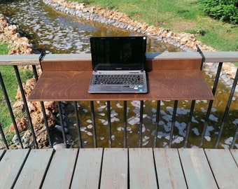 Ahorro de espacio en la mesa del balcón de nogal, barandilla de la mesa de la barra del balcón, mesa de bar del patio de madera, terraza de mesa plegable, mesa personalizada con cubierta de invierno