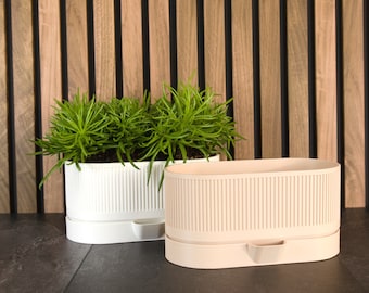 Self Watering Planter with drainage, Stadium planter with V-Lines.