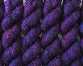 Secret shine: Hand-dyed BFL sock yarn for creative masterpieces - BFL, Nylon/Blue Socks