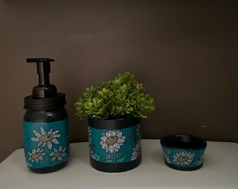 Hand-painted 3 piece Daisy themed bathroom set.  Free shipping.