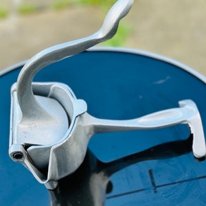 Vintage Wear-Ever Citrus Juicer Strainer Manual Wear-ever Aluminum Press Squeeze, Multi Functional, Fruit Juicer, easy to carry, kitchen Use