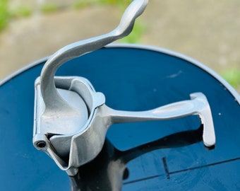 Vintage Wear-Ever Citrus Juicer Strainer Manual Wear-ever Aluminum Press Squeeze, Multi Functional, Fruit Juicer, easy to carry, kitchen Use