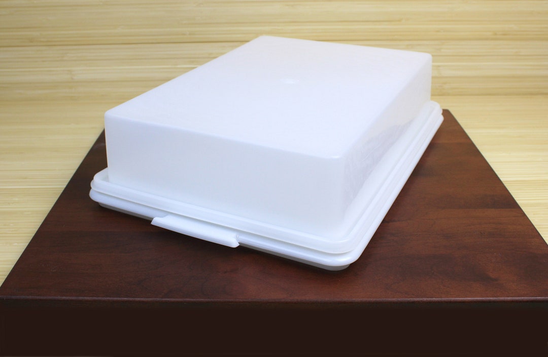 Vintage 60's NEW Tupperware Cake Keeper Rectangular Cake Carrier 9x13