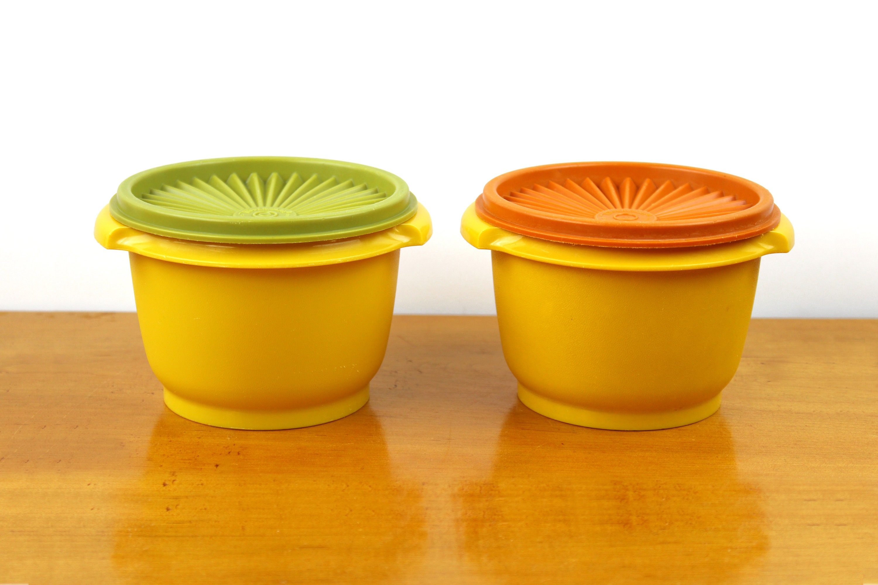 Vintage set of 4 orange Tupperware 2 snack cups small containers with lids  