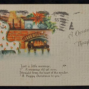 Antieke kerstkaart met reliëf uit 1917, gezellige haardstoel Pointsettia