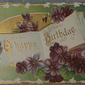 Cartão postal de aniversário vintage de 1912 com violetas roxas e ouro verde em relevo