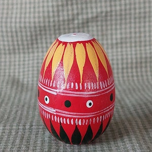 Antique Pennsylvania Dutch Hand Painted Wooden Easter Egg Red With Sunflower