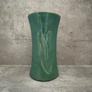 1920s Zanesville Pottery Vase #576 – Turquoise Arts & Crafts Floral Ceramic – High Glaze Ohio Pottery – Vintage American Art Pottery