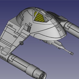 Puede incluir: Un modelo gris y blanco de una nave espacial con una ventana de cabina amarilla. La nave espacial tiene dos motores grandes en la parte inferior y un motor más pequeño en la parte posterior.