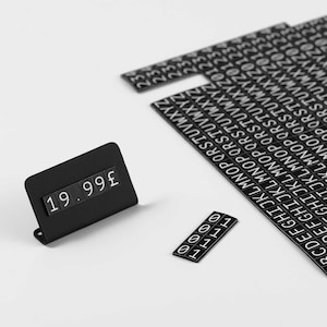 Rico conjunto de mini etiquetas de preço para padarias e cafeterias – placas de metal preto com letras magnéticas.