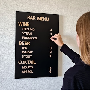 Conjunto grande de menu mutável - 360 peças! Quadro de letras e letras de madeira com ímãs. Quadro de menu para uso como: menu de bar de casamento ou placa de bar.
