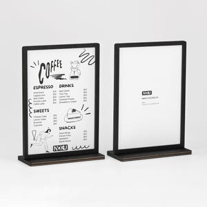 Zwarte houten menuhouderset A5 – minimalistische tafelstandaard voor restaurant, café, bruiloft en evenementen – moderne tafelbladmenuhouder van NOKU