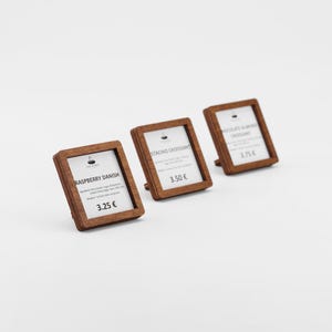 Wooden Square Price Tag - 12 pezzi, espositore prezzi per mercato, negozio e bar. Supporto in legno per cartellini prezzi personalizzati o cartellini per vendita al dettaglio. Dimensioni 50x50.