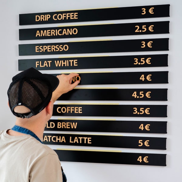 Wall Menü-Set. Leicht austauschbare Menütafel aus Metall mit Holzbuchstaben an Magneten. Menü-display für Coffee-Shops, Bars, Bäckereien. Menükarte.