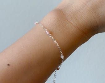 Pulsera de cuentas de ópalo rosa: Plata de ley chapada en oro de 14k, delicada gema, piedra natal de octubre