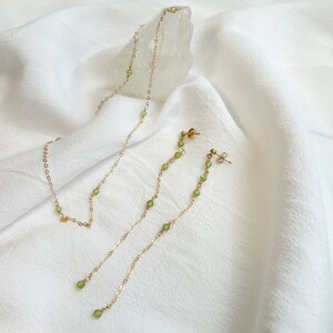 Delikat Peridot-halsband och hängande örhängen i set: 14k guldfyllt sterlingsilver