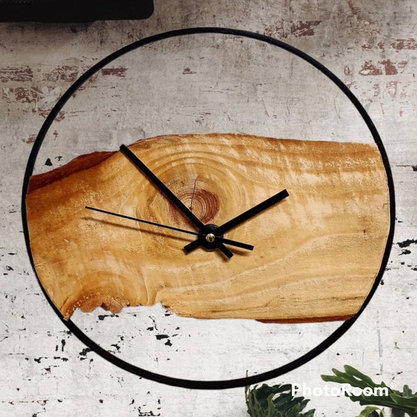 Uhr, Holzuhr, Wanduhr, Echtholz, mit schwarzem Ring, Bambus, handgefertigt, nachhaltig