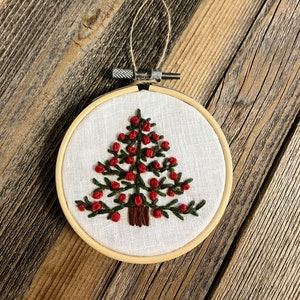 Gestickter Baumschmuck