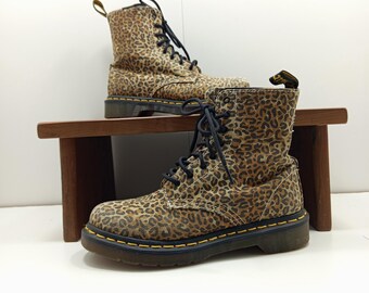 Dr. Martens Beckett met luipaardprint. Maat EUR 36 / UK 3