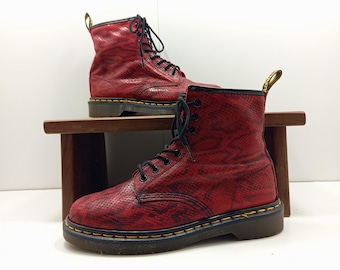Sapatos Dr. Martens 1460 em couro de píton vermelho, fabricados na Inglaterra, tamanho 6,5 (Reino Unido).