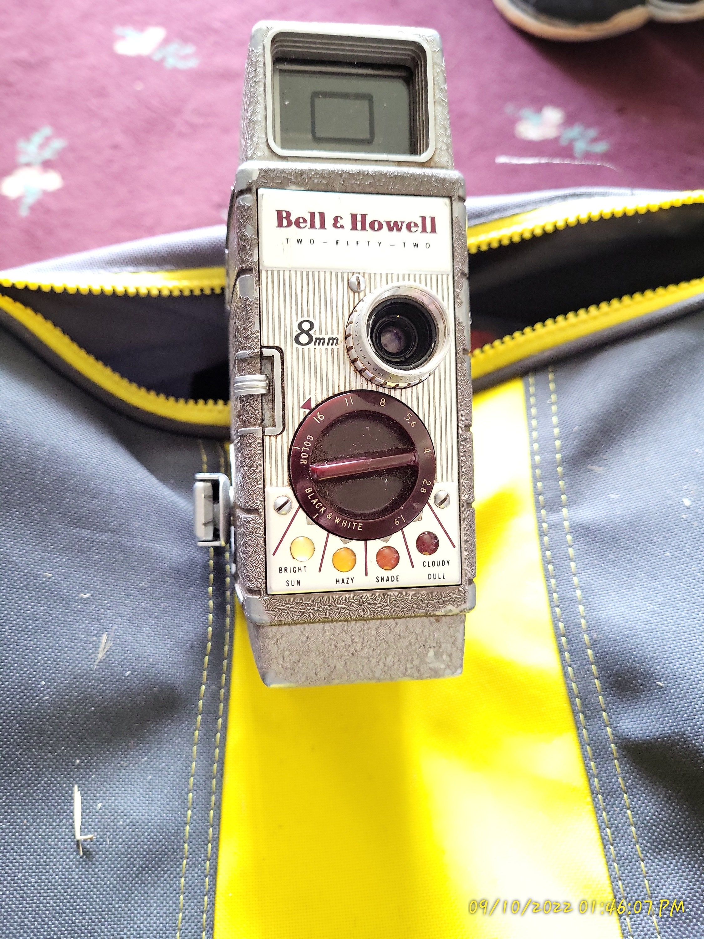 Bell and Howell Electric Eye 8mm Movie Camera with a 3 Lens Turret. – Arts & Antiques