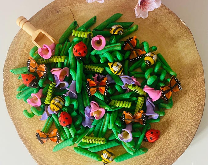 Summer Garden Sensory, Minibeasts Sensory Bin Fillers, Loose Parts Play, Early Years Play, Themed Play Montessori, Tuff Tray, Sensory Base