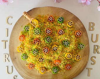 Base sensorial de frutas de verano, rellenos para contenedores sensoriales de verano, juego con piezas sueltas, juego para la primera infancia, juego temático Montessori, bandeja resistente, base sensorial