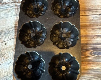 Vintage Nordic Ware Bundt-lette 6 Mini Bundt Pan Kitchen Baking, Red