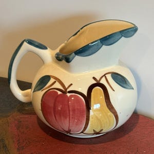 Jarra/cremera pequeña de cerámica puritana vintage con diseño de manzana y pera.