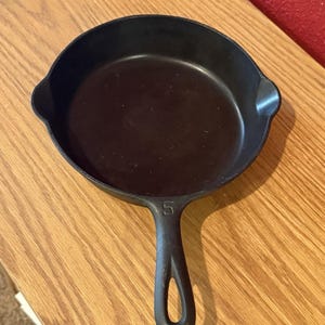Vintage Griswold No 5 Cast Iron Skillet, Large Block, Erie PA 724, Sits flat