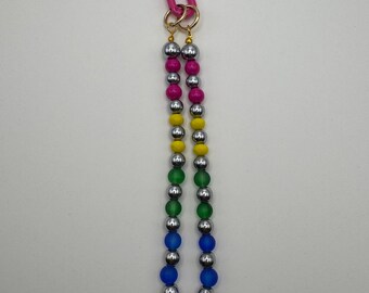 Dije de metal con cuentas de vidrio arcoíris para teléfono y bolso