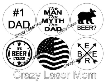 Pode incluir: Seis  tapetes redondos em preto e branco com diferentes designs. Os tapetes apresentam texto como "#1 Dad", "The Man The Myth The Dad", "It's Beer O'Clock", e "Beer?" juntamente com imagens de uma garrafa de cerveja, um relógio, uma bandeira americana e um urso.