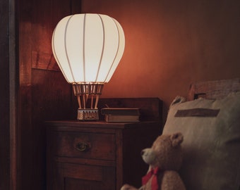 Ballon, houten lamp, kinderlamp, kinderkamer, handgemaakt, cadeau, kindernachtlampje