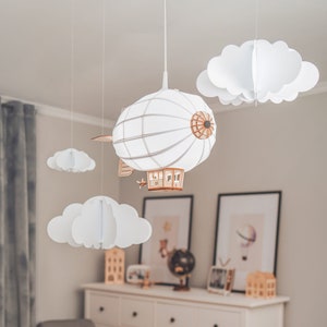 Luftschiff, Ballon, Hängelampe aus Holz, Kinderlampe, Kinderzimmer, handgefertigt, als Geschenk Bild 1