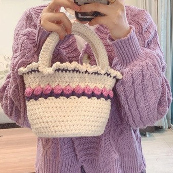 Pattern | Cute 2-tone Tulip Crochet Purse