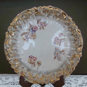 Antique Geschützt  Porcelain Cabinet Plate, Made in Germany, circa 1899-early 1900s