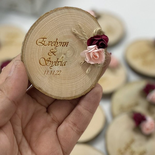 Wooden Wedding Favor Magnet with Flower, Unique Bulk wedding gift for guests, Personalized Rustic Quinceanera Favor, Custom Party Favor