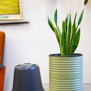 Großer Übertopf für drinnen und draußen Upcycling Blumenvase grün Minimalistisch Vase + Pflanztopf