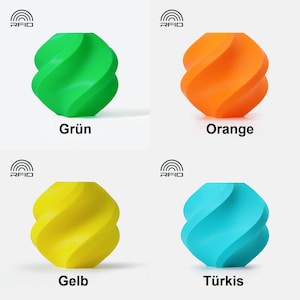 May include: Four colorful, twisted, geometric shapes in green, orange, yellow, and turquoise. Each shape is labeled with the German word for its color: Gr&uuml;n, Orange, Gelb, and T&uuml;rkis.