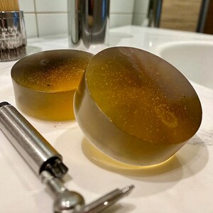 Kentucky bourbon shaving bar made with coconut, palm and  safflower oils along with oat and wheat protein.