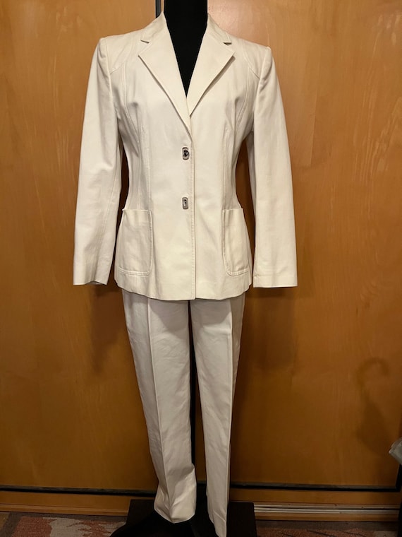 Salvatore Ferragamo, Salvatore Ferragamo white cotton pants suit, jacket fully lined size 42/8