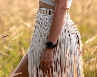 Longue jupe blanche en macramé à franges, tenue de plage bohème