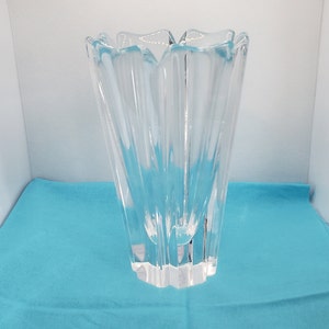 Orrefors Corona Vase by Lars Hellsten Sweden Lead Crystal 5 3/4” Tall Vintage