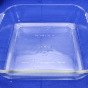 Vintage pyrex Glass Brownie Cake 8&quot; Pan Clear #222 Handles USA 2 QT bakeware