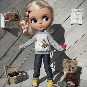 Blythe outfit, Blythe clothes, Blythe jeans, Blythe sweatshirt, Blythe crew neck, Blythe hiking