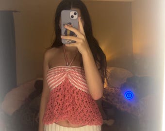 Conjunto de bikini de dos piezas de crochet rosa y blanco con top halter / Conjunto de bikini de crochet hecho a mano / Atuendo para festivales de verano / Ropa de playa bohemia